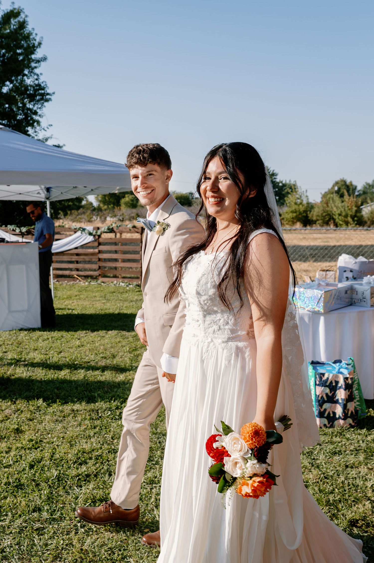 Backyard outdoor wedding in Oregon in September
