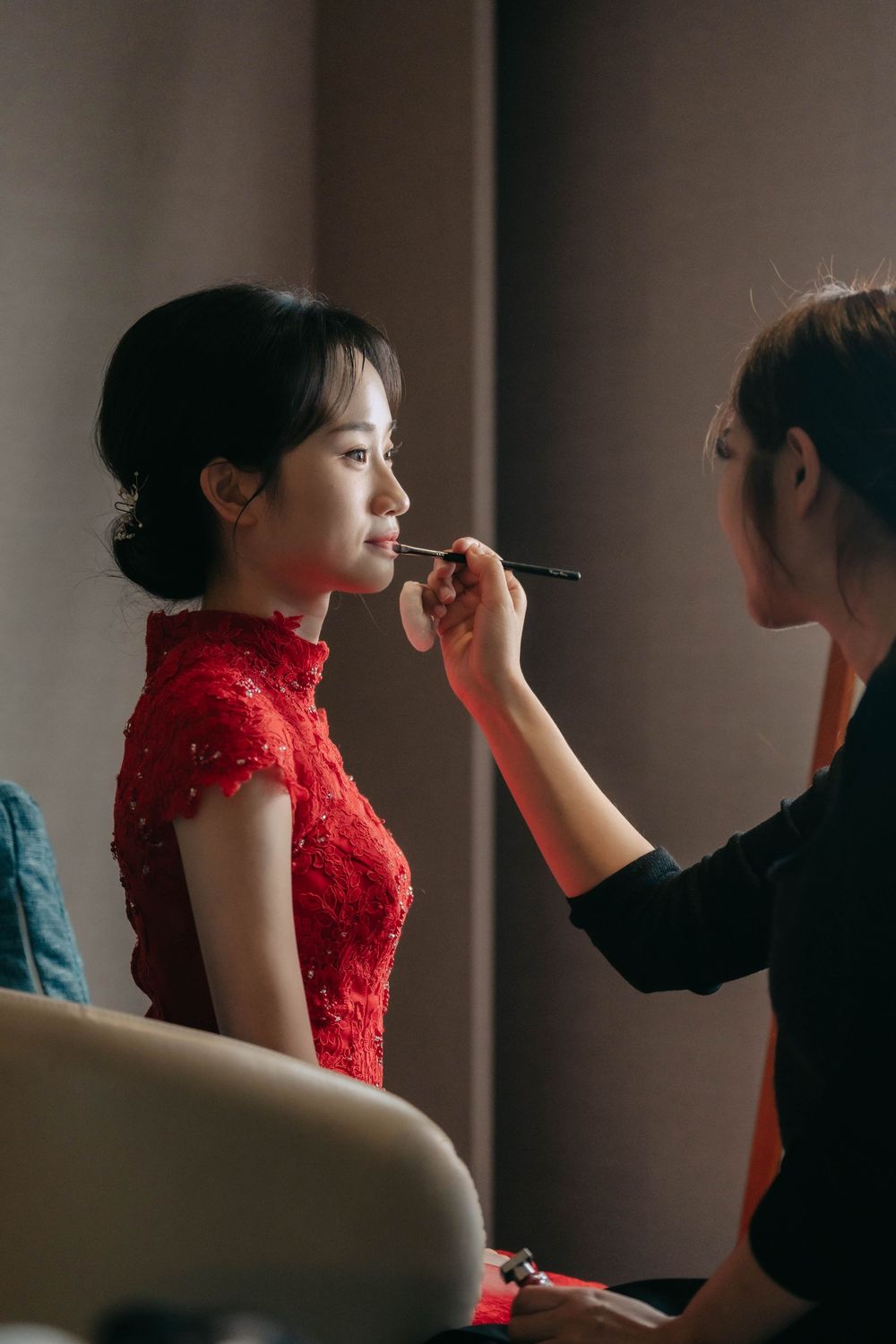 婚禮可以很簡單，也可以在酒店中以古禮儀式完成重要的承諾。渴望影像專注於婚禮紀實攝影，記錄酒店婚禮當天真實發生的流程與互動，包含儀式進行、親友見證與自然情緒。即使不在現場，透過照片仍能感受到當時的氛圍，讓影像成為日後回望的重要紀錄。渴望影像提供全台灣婚禮攝影服務，適合重視紀實風格。