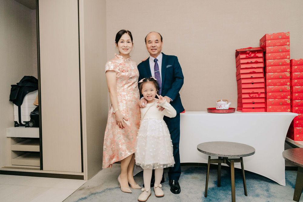 婚禮可以很簡單，也可以在酒店中以古禮儀式完成重要的承諾。渴望影像專注於婚禮紀實攝影，記錄酒店婚禮當天真實發生的流程與互動，包含儀式進行、親友見證與自然情緒。即使不在現場，透過照片仍能感受到當時的氛圍，讓影像成為日後回望的重要紀錄。渴望影像提供全台灣婚禮攝影服務，適合重視紀實風格。
