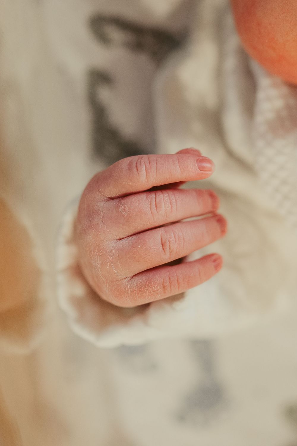 Fresh 48 session by Dayton, Ohio based newborn photographer Disney Magic Photography, serving Beavercreek, Bellbrook, Kettering and more