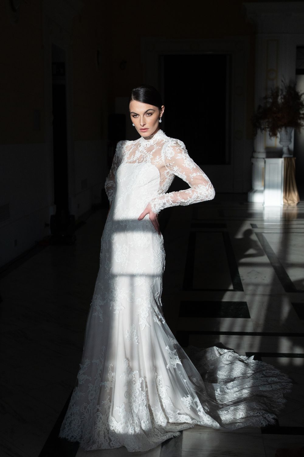 Luxury wedding ceremony in a historic Italian location, refined and intimate celebration