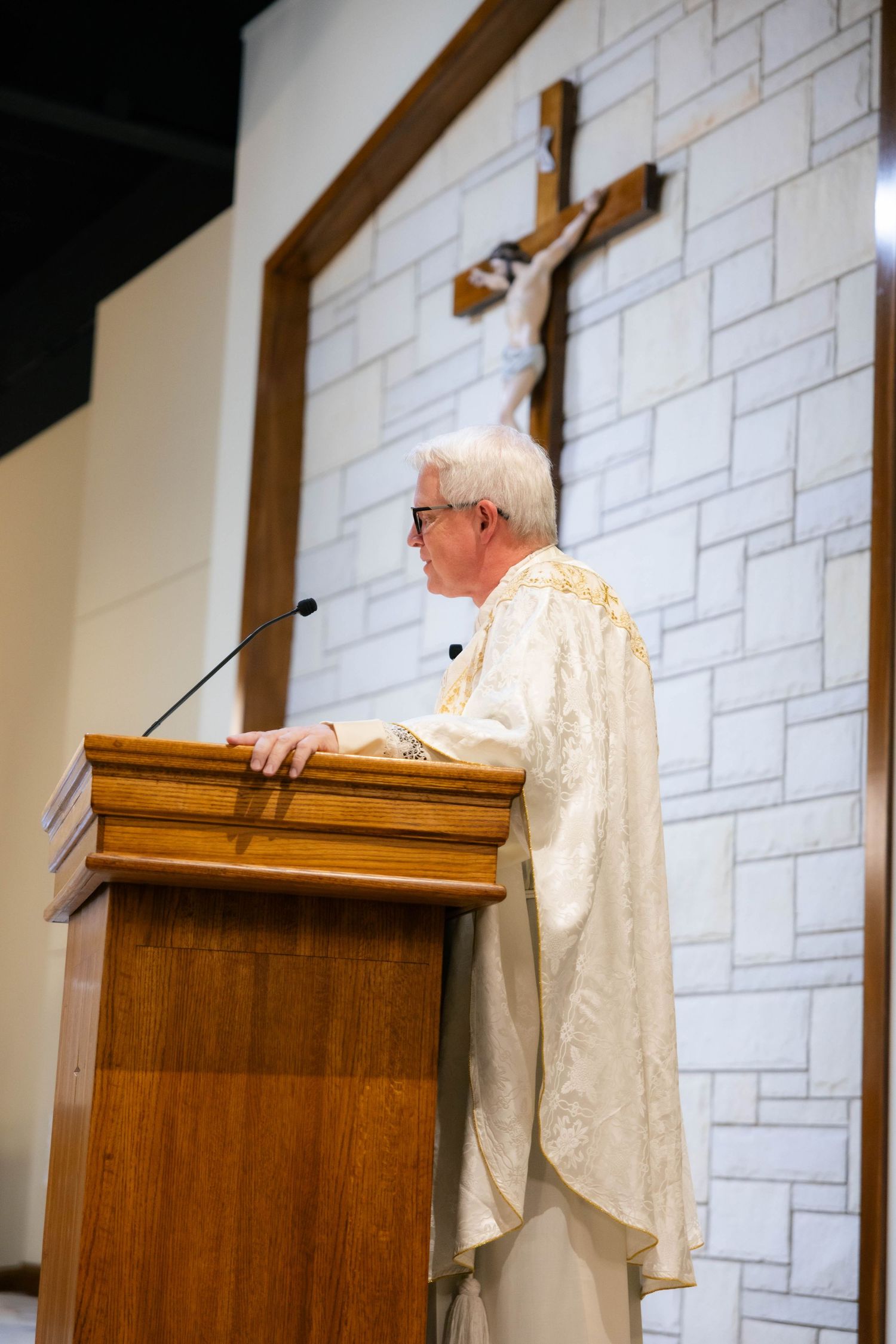 Bride and groom indoor catholic ceremony photos in Frankfort, Illinois