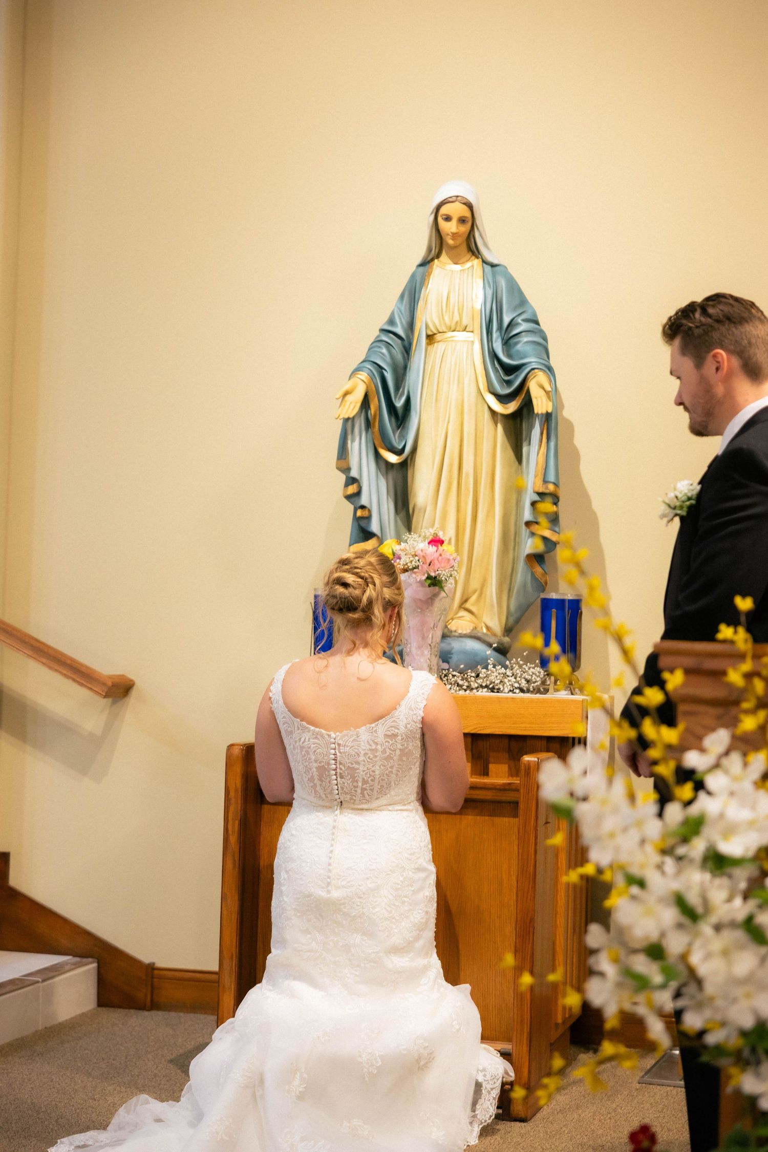 Bride and groom indoor catholic ceremony photos in Frankfort, IllinoisBride and groom indoor catholic ceremony photos in Frankfort, Illinois
