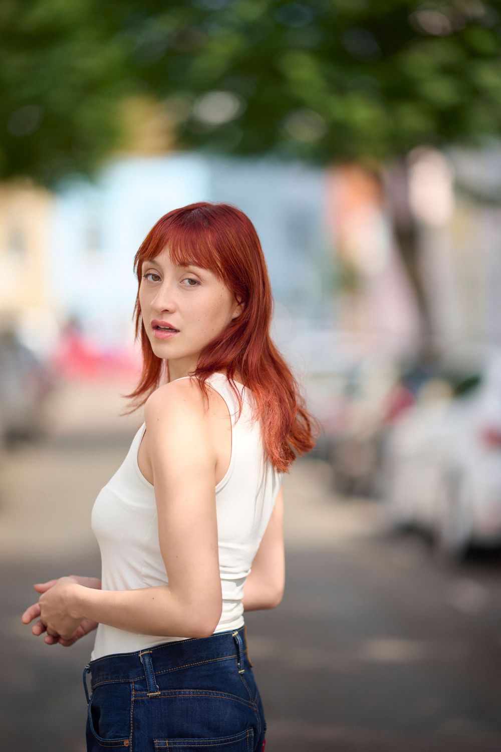 Lifestyle portrait of model Cat Voysey on location