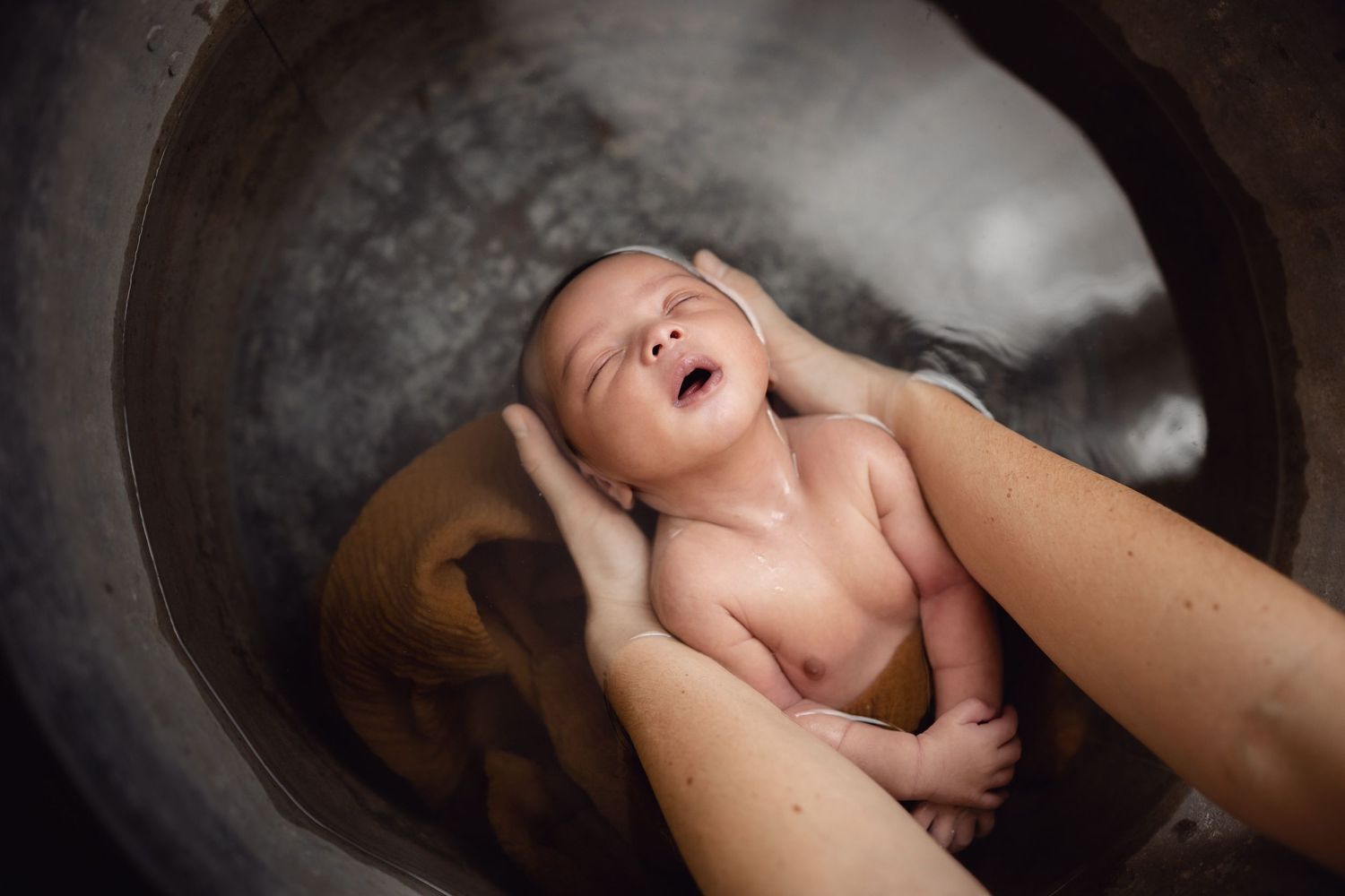 bain enveloppé par celine.s photography lyon
