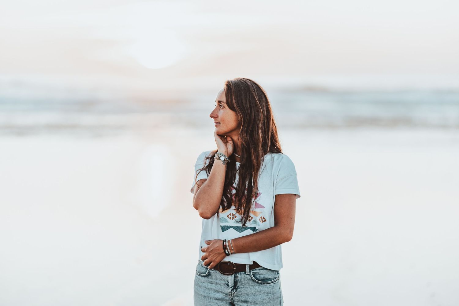 une femme au Sunset