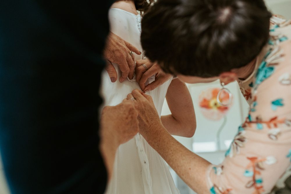 a beautiful micro wedding at Harvey's Farm in Bicheno, Tasmania. Captured by Joss Jensen Photography, wedding and elopement photographer