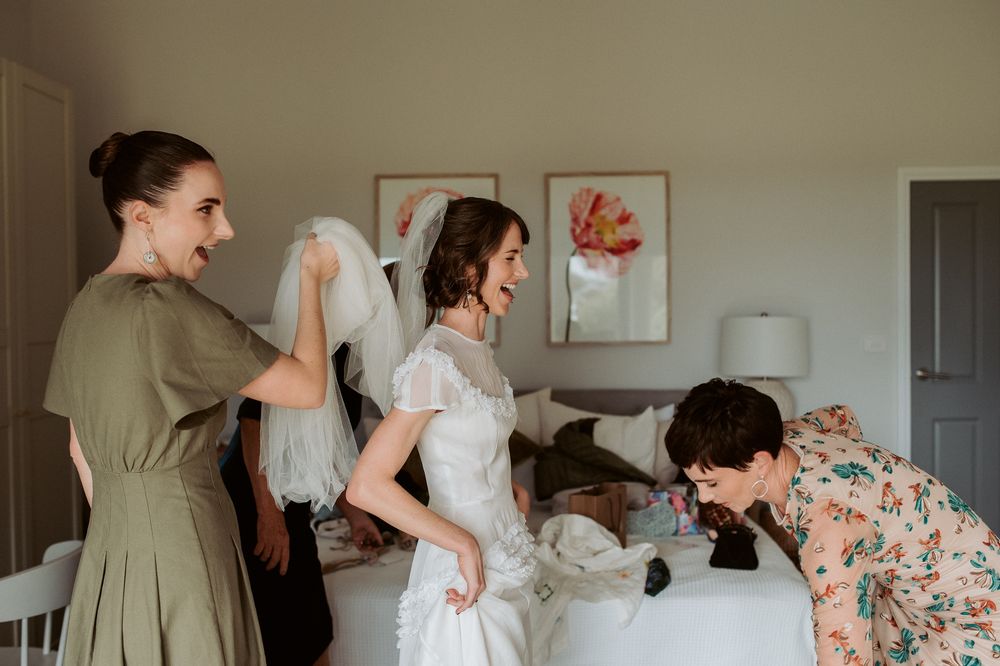 a beautiful micro wedding at Harvey's Farm in Bicheno, Tasmania. Captured by Joss Jensen Photography, wedding and elopement photographer