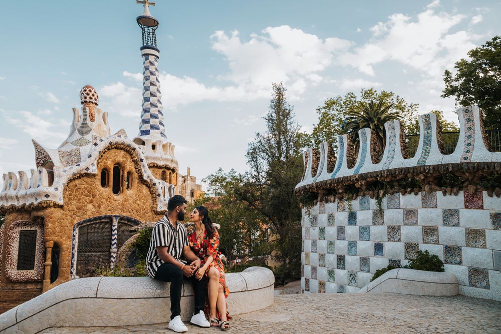 Playful photo near the lizard sculpture