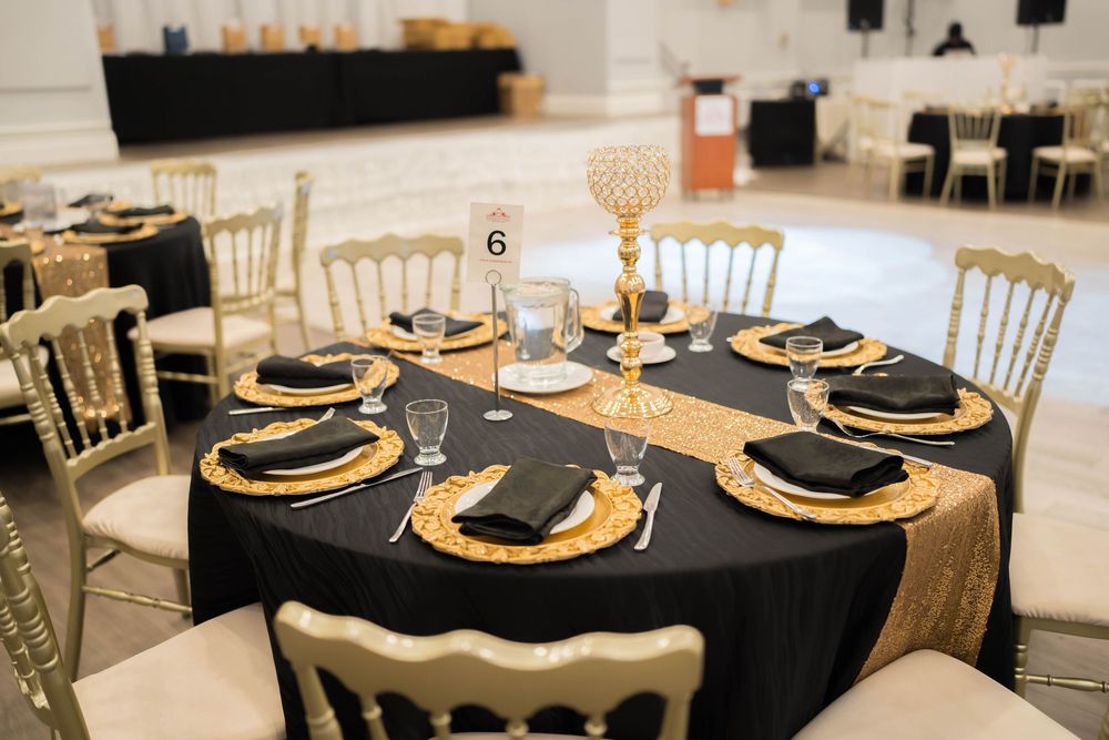 GTA-based photographer specializing in weddings, events, and real, meaningful moments.