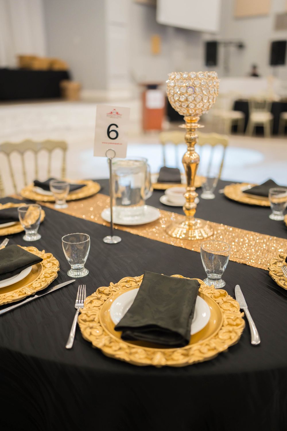 GTA-based photographer specializing in weddings, events, and real, meaningful moments.