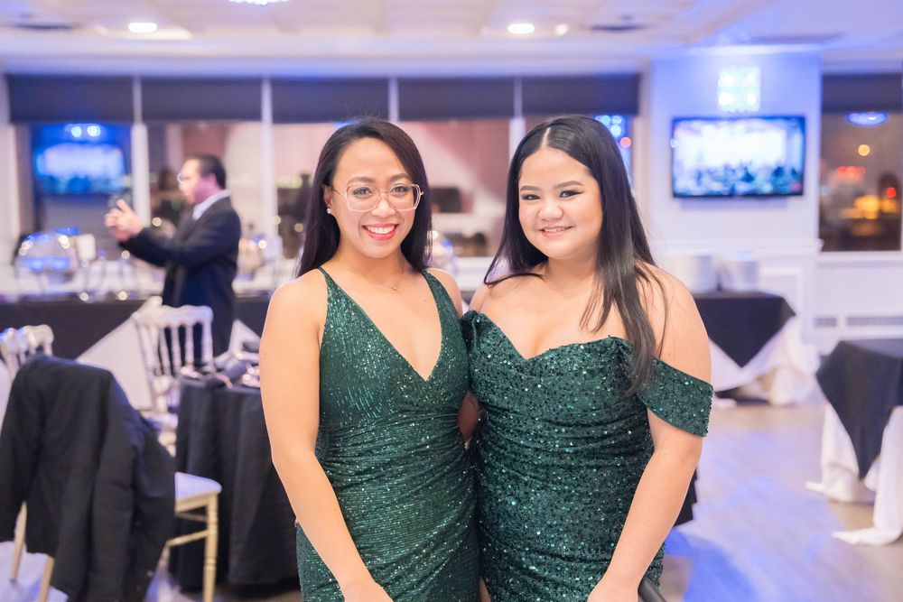 GTA-based photographer specializing in weddings, events, and real, meaningful moments.