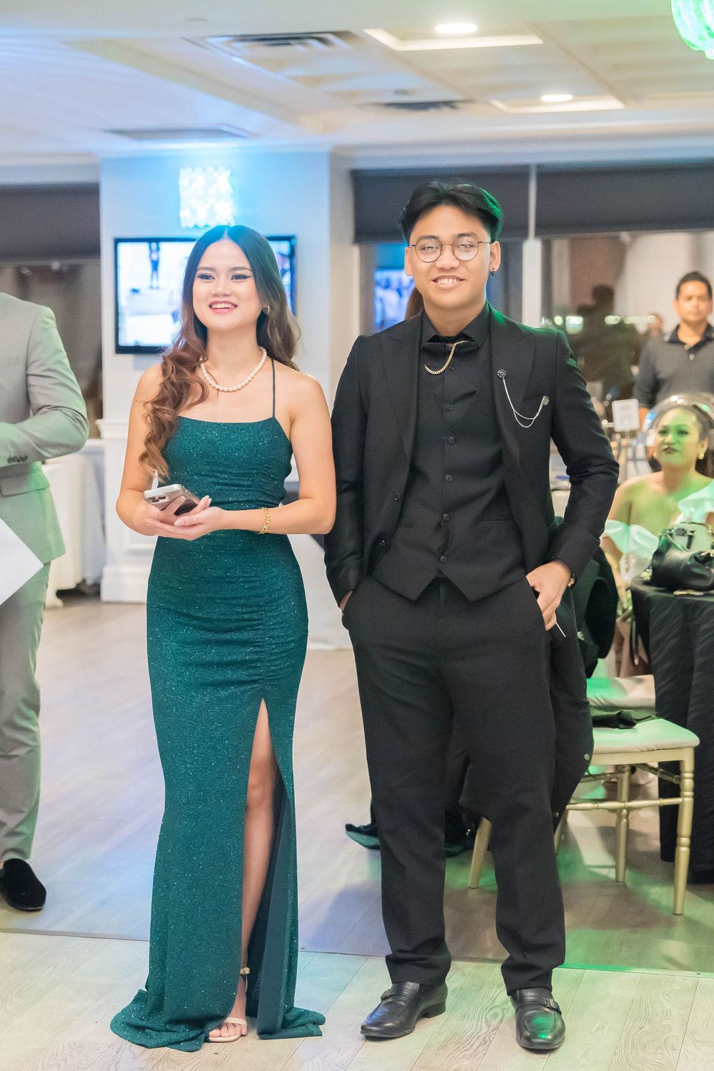 GTA-based photographer specializing in weddings, events, and real, meaningful moments.
