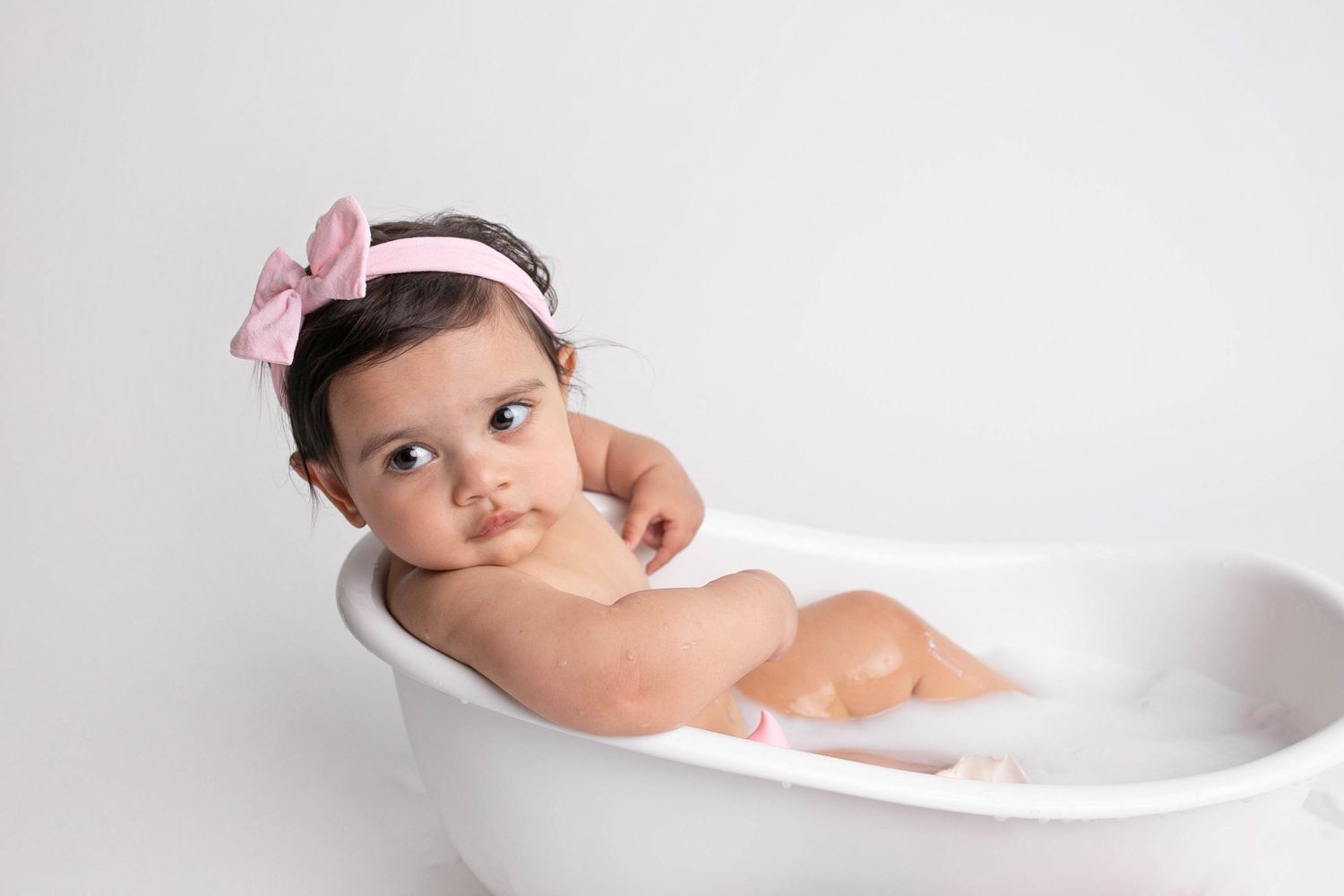 baby with bathtub photo session charlotte nc