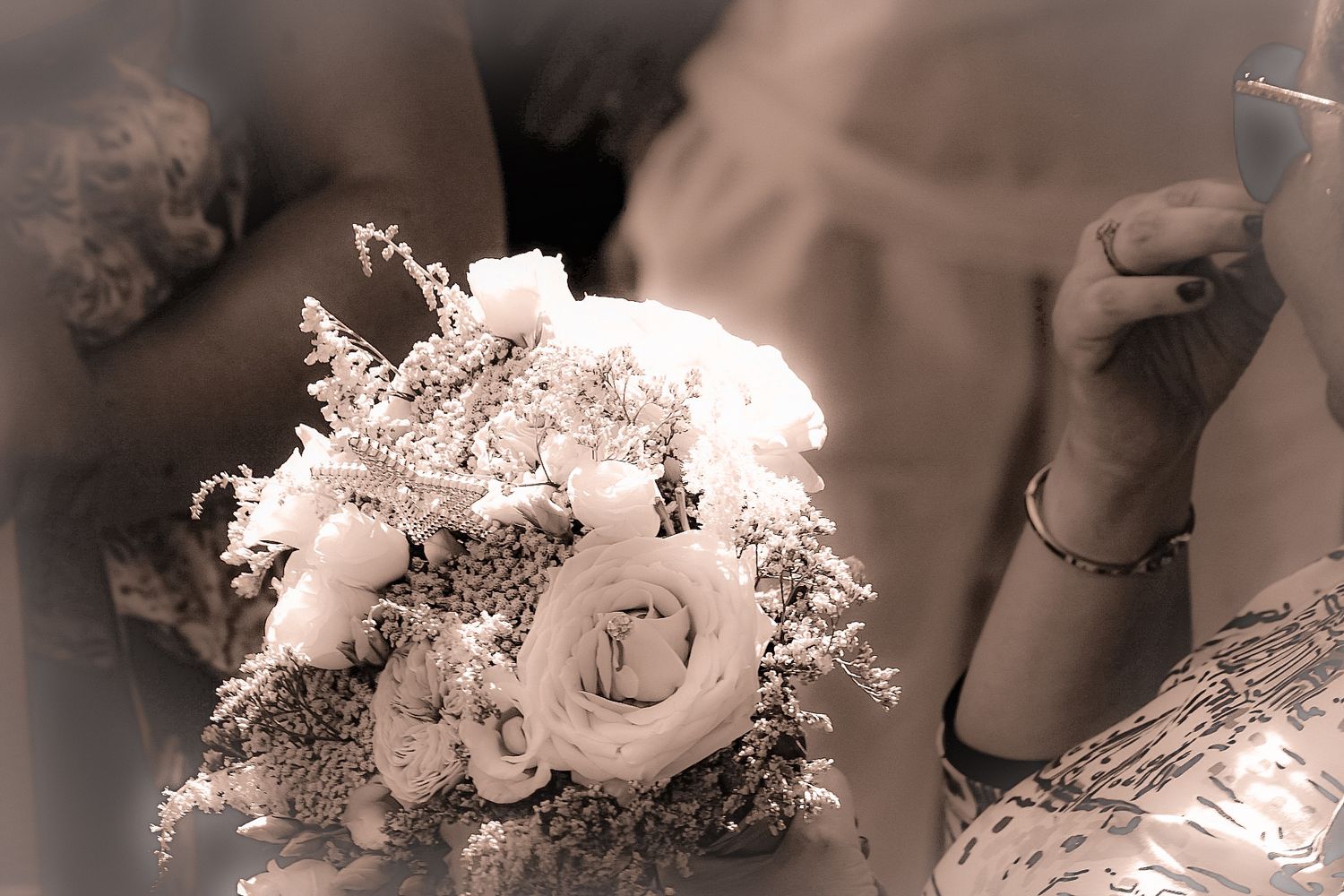Bouquet de mariée, cérémonie laïque pleine d’émotion, photographie de mariage en Hauts-de-France