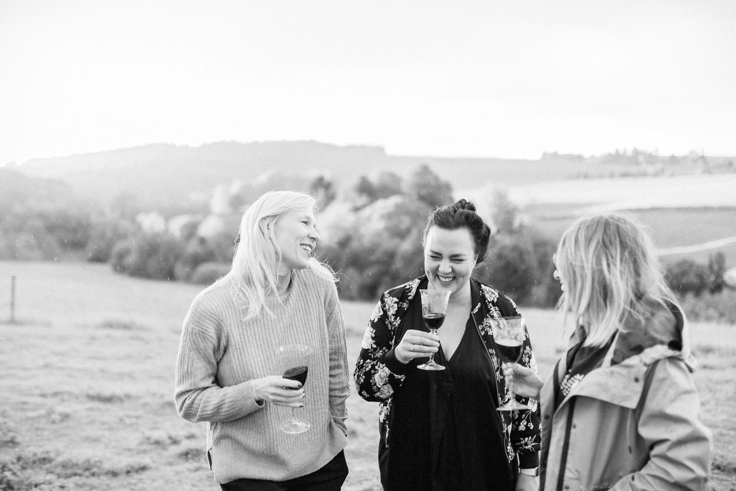 family and beloved photos Eva Neuman Fine Art photographer empathy and elegance mom-to-be pregnancy photo baby Prague