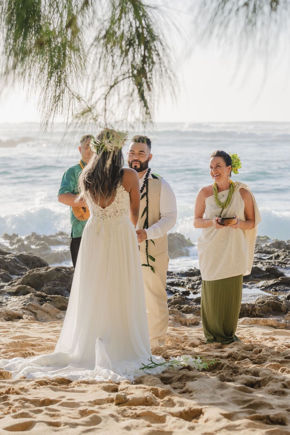 A romantic beach wedding ceremony at North Shore Oahu Hawaii.
Officiant Kelehua.
Video Bishop Media.