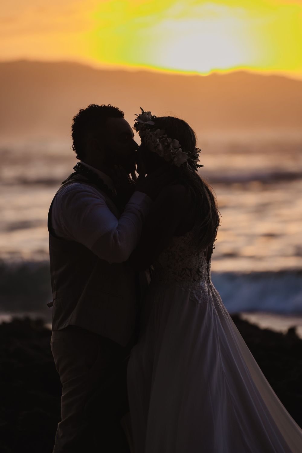 A romantic beach wedding ceremony at North Shore Oahu Hawaii.
Officiant Kelehua.
Video Bishop Media.