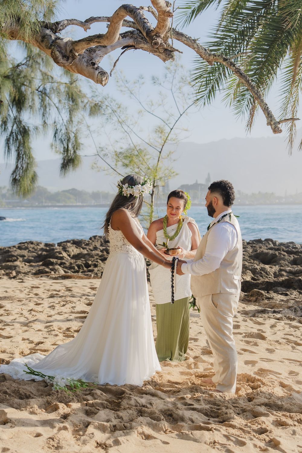 A romantic beach wedding ceremony at North Shore Oahu Hawaii.
Officiant Kelehua.
Video Bishop Media.