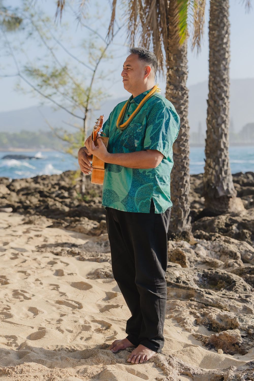 Hawaii Wedding Hukulele players,
A romantic beach wedding ceremony at North Shore Oahu Hawaii.
Officiant Kelehua.
Video Bishop Media.