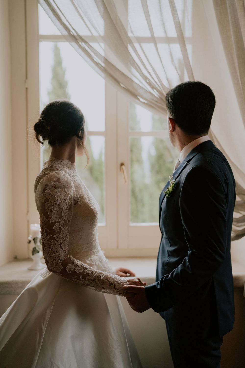 wedding in Italy, bride and groom, luxury castle