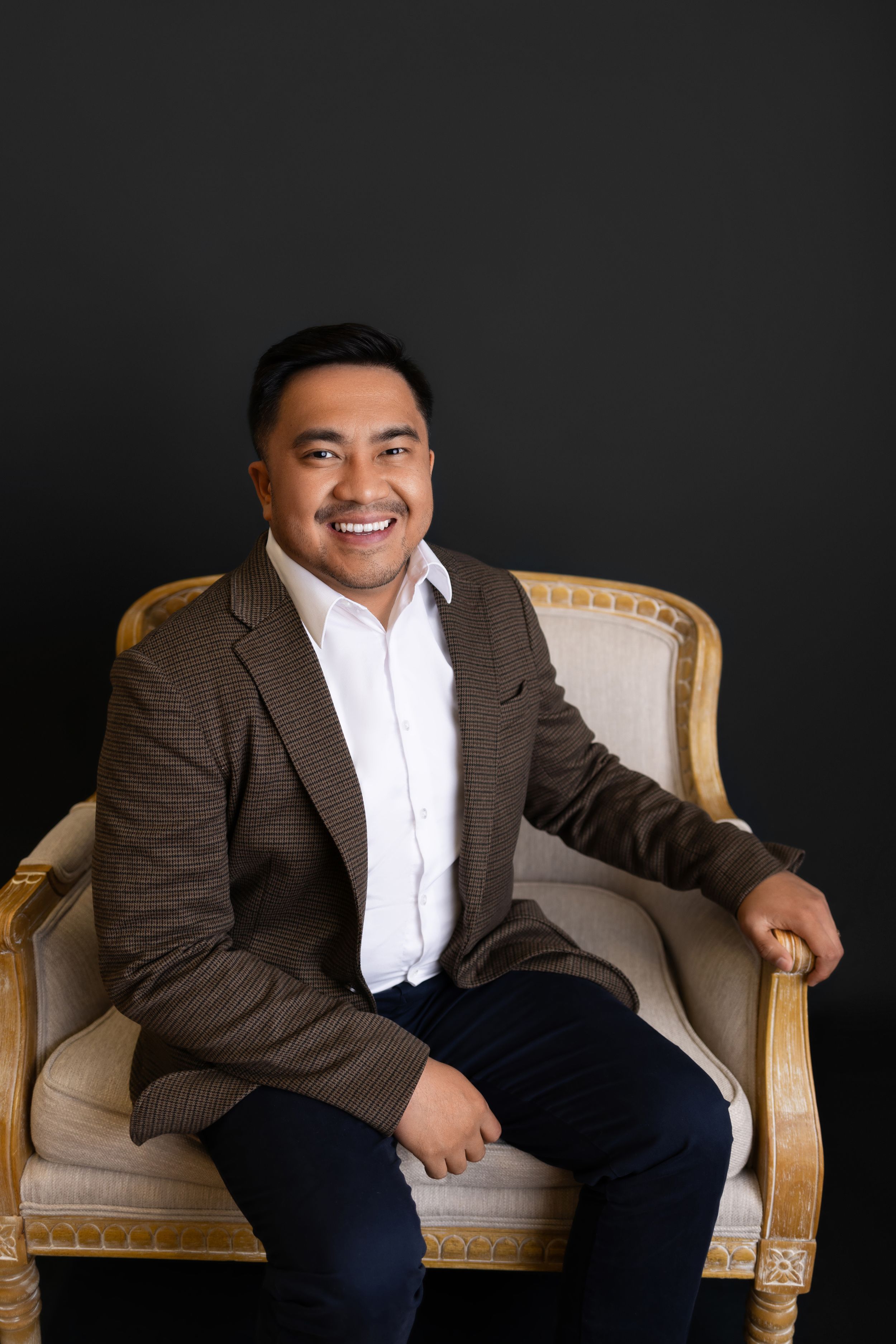 Modern headshot & branding photography in Sparta, NJ—professional portraits for entrepreneurs, business owners & creatives.