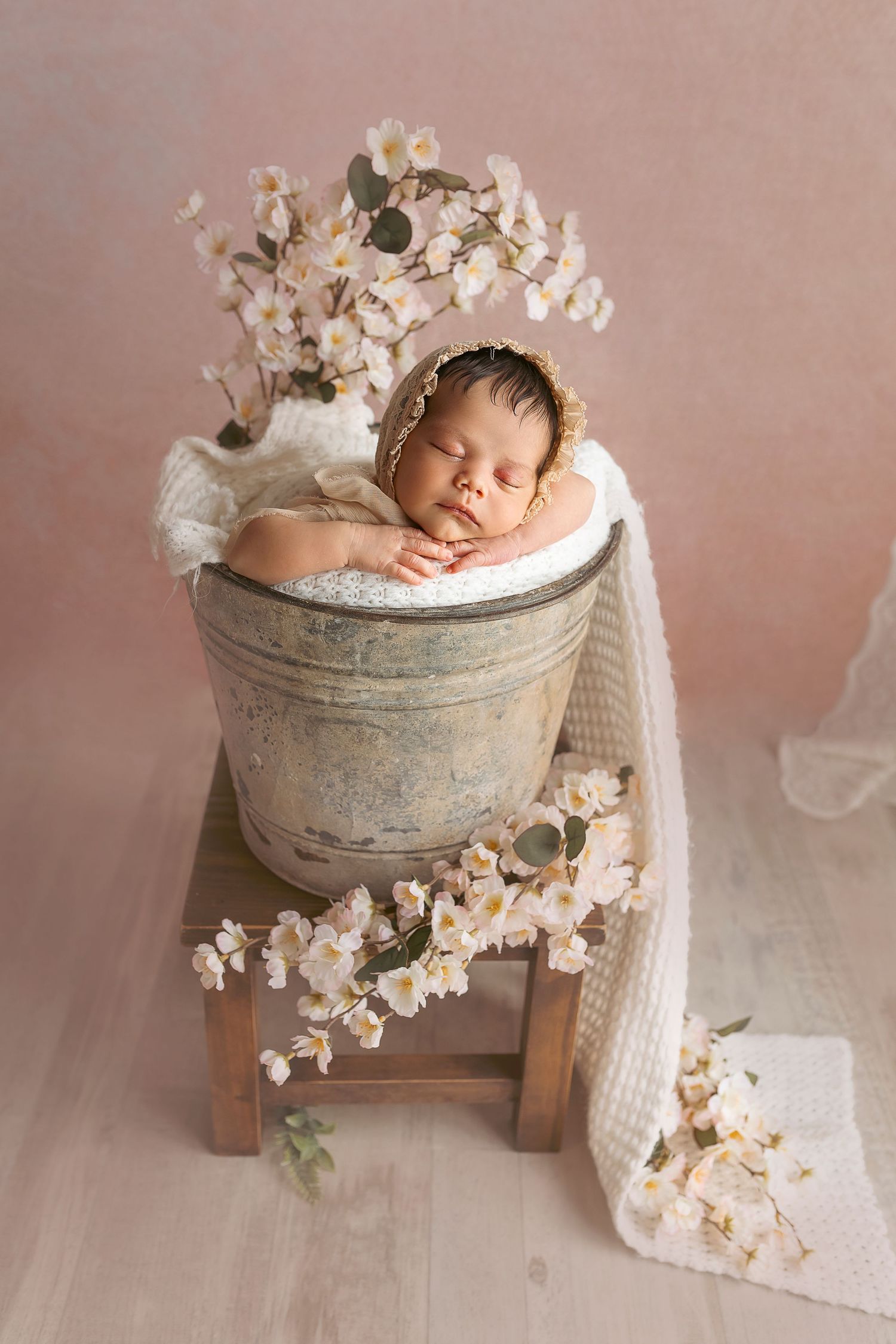 Fotografa de newborn fine art portrait Fotografa infantil en ponce Baby photographer en ponce Hermanas en una imagen Fine Art