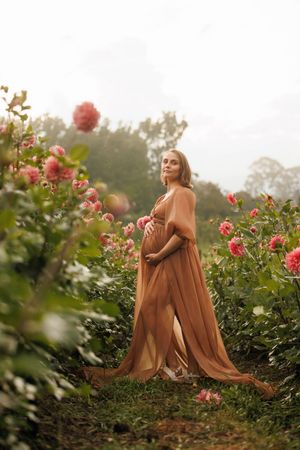 maternity motherhood pregnancy flowers season client wardrobe