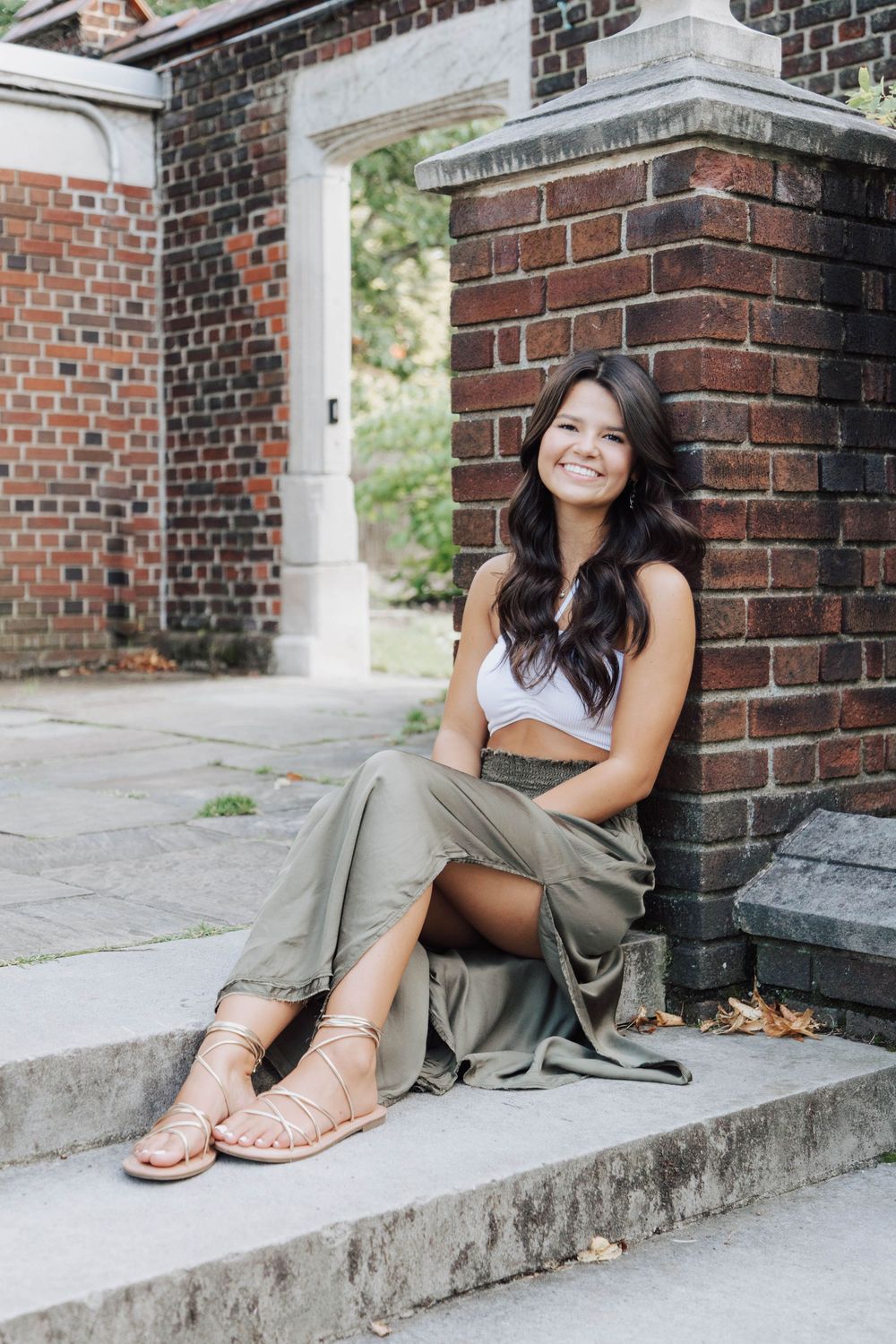 High school senior girl outdoor portrait session in Pittsburgh, Pennsylvania