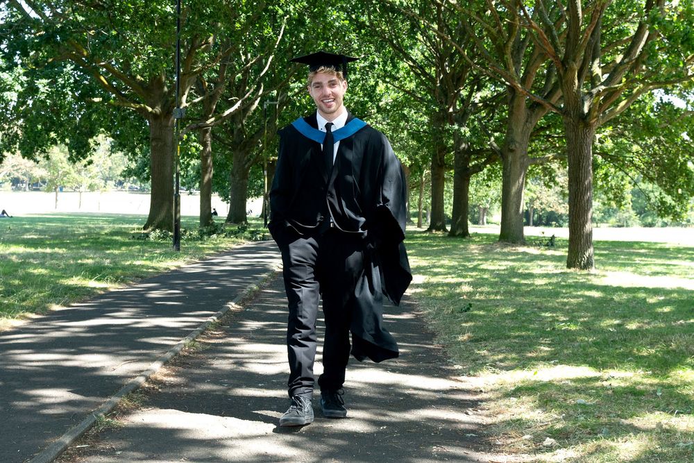 #alternativegraduationphotos #graduationphotos #graduationphotography #graduation #university #alternativegraduationphotos #graduationphotos
