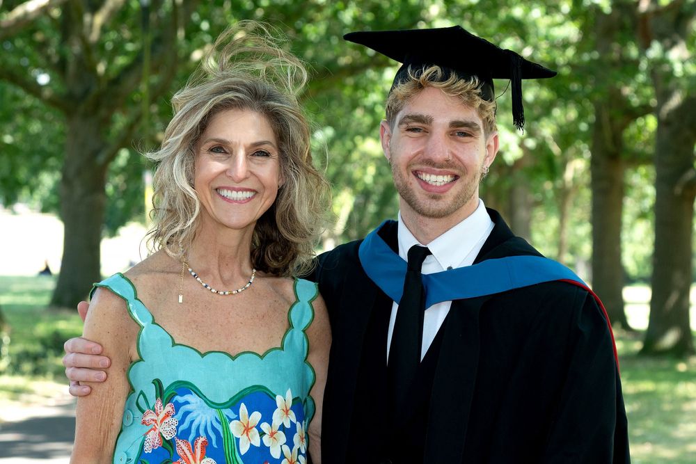#alternativegraduationphotos #graduationphotos #graduationphotography #graduation #university #alternativegraduationphotos #graduationphotos