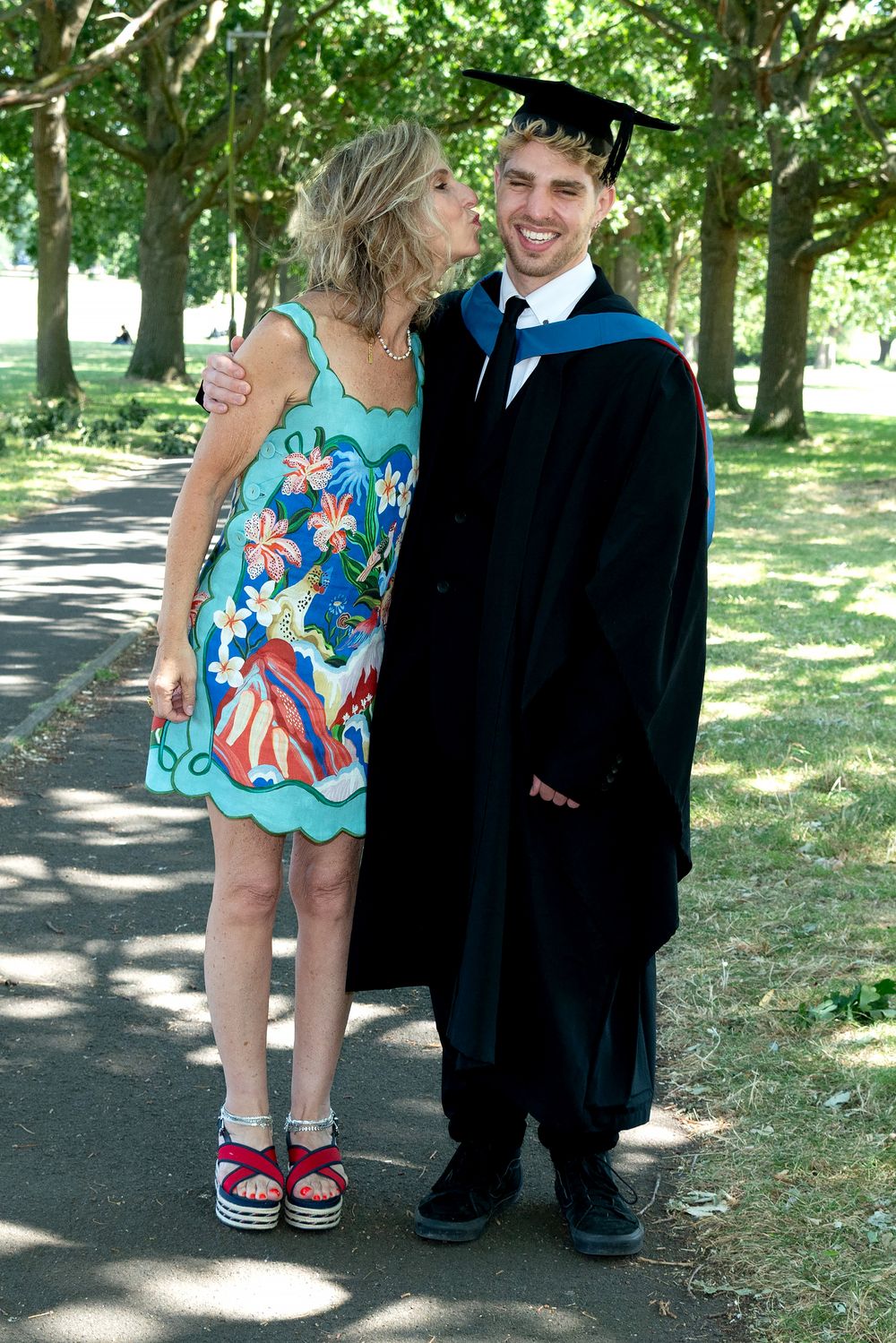 #alternativegraduationphotos #graduationphotos #graduationphotography #graduation #university #alternativegraduationphotos #graduationphotos