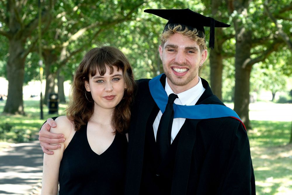 #alternativegraduationphotos #graduationphotos #graduationphotography #graduation #university #alternativegraduationphotos #graduationphotos