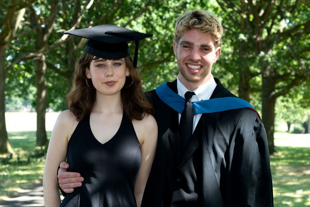 #alternativegraduationphotos #graduationphotos #graduationphotography #graduation #university #alternativegraduationphotos #graduationphotos