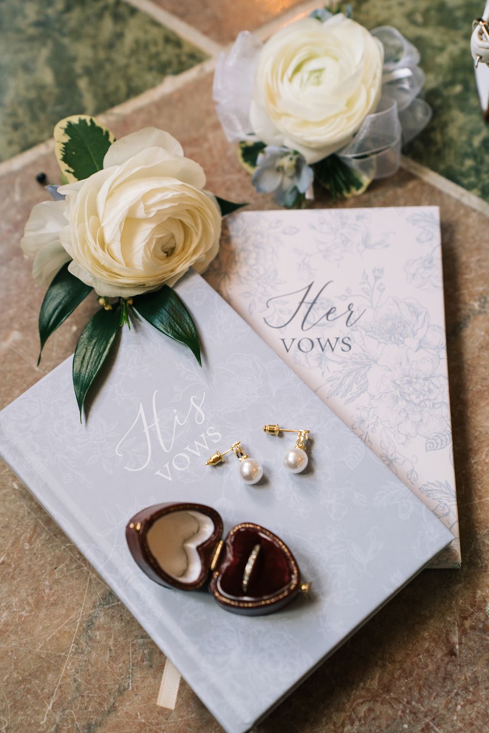 Summer wedding ceremony and reception at Armour House in Lake Forest, Illinois. Photography by Two Birds Photography 2026.