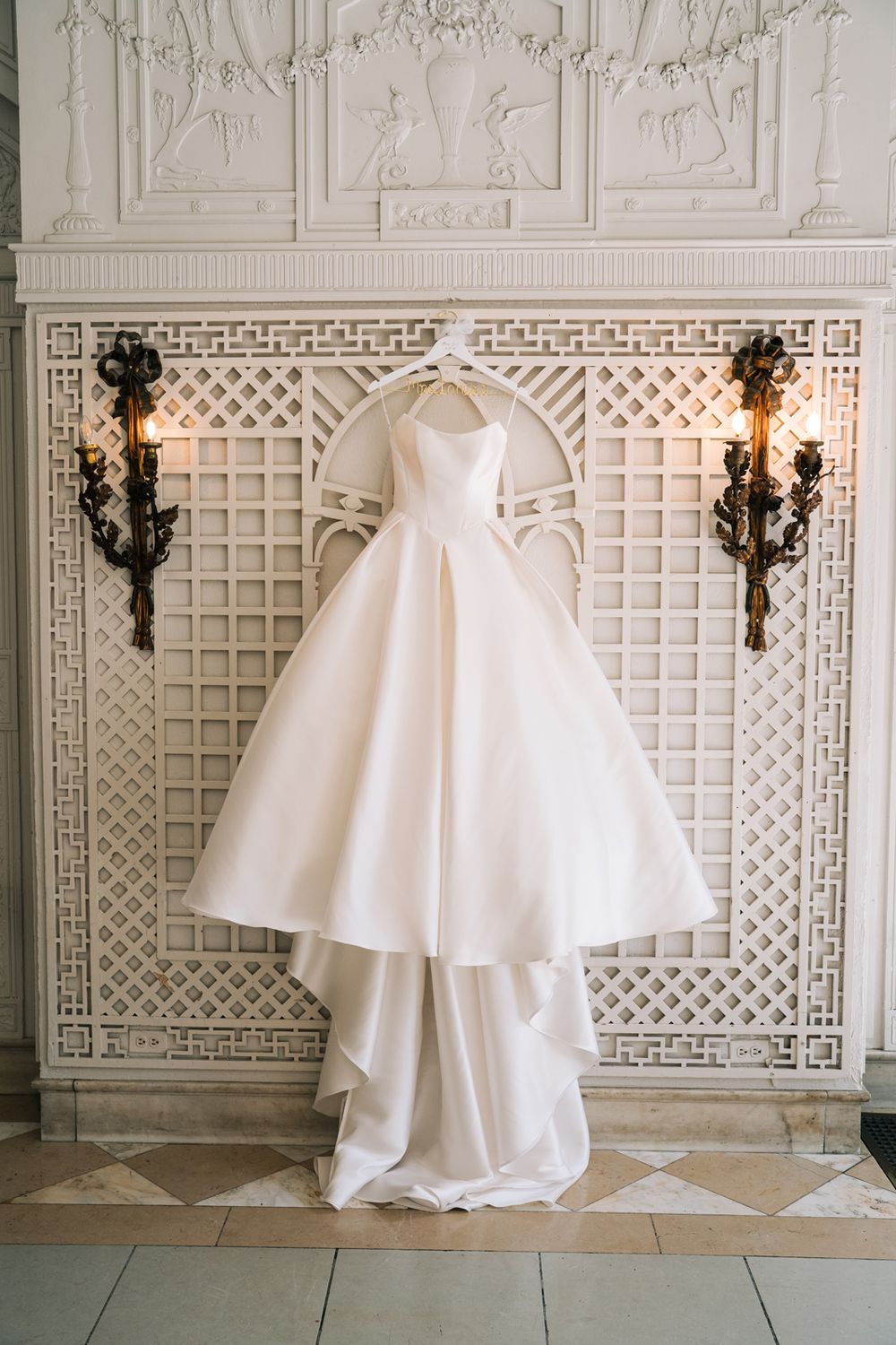 Summer wedding ceremony and reception at Armour House in Lake Forest, Illinois. Photography by Two Birds Photography 2026.