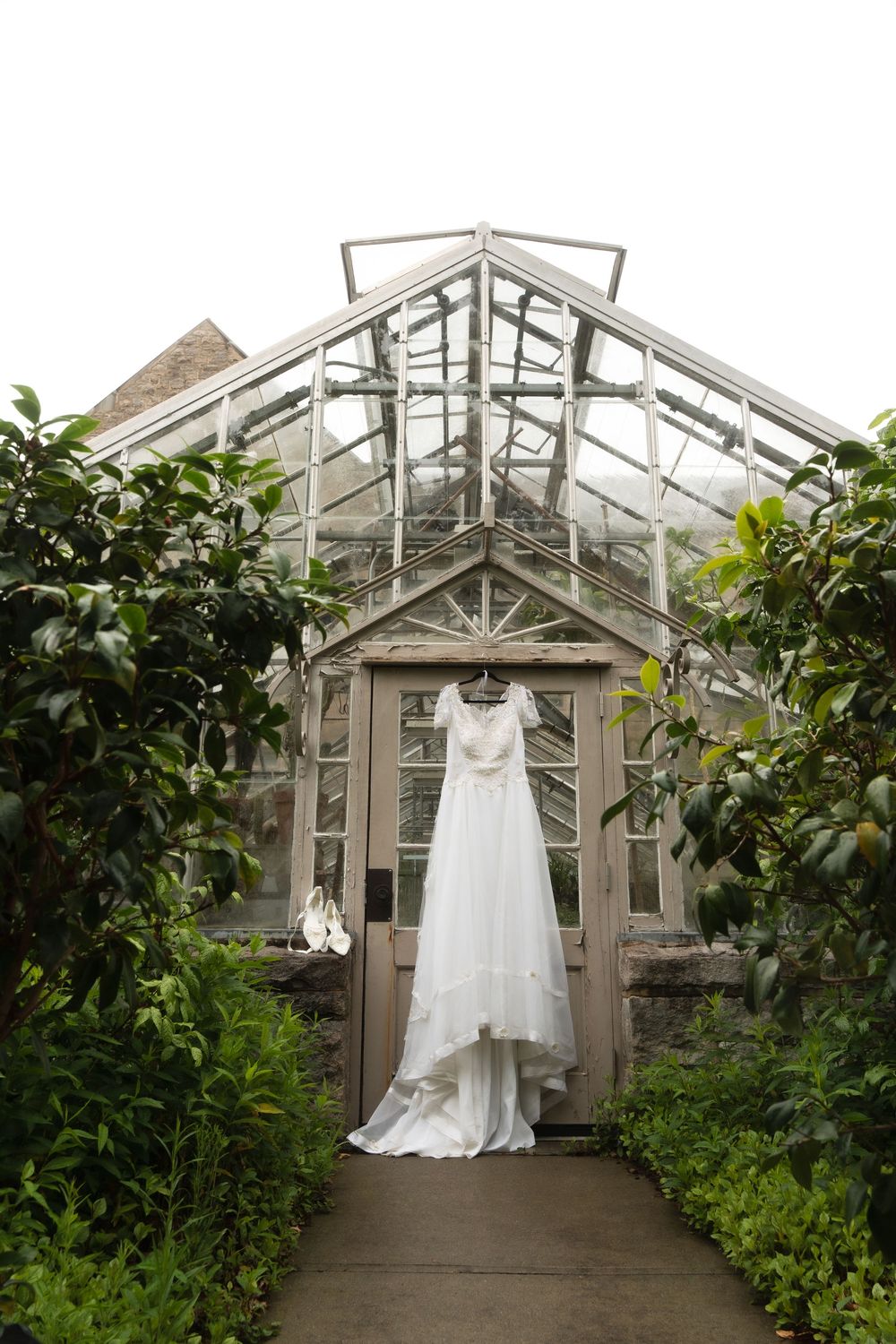 Connecticut College wedding ceremony with bride and groom and bridal party New London venue