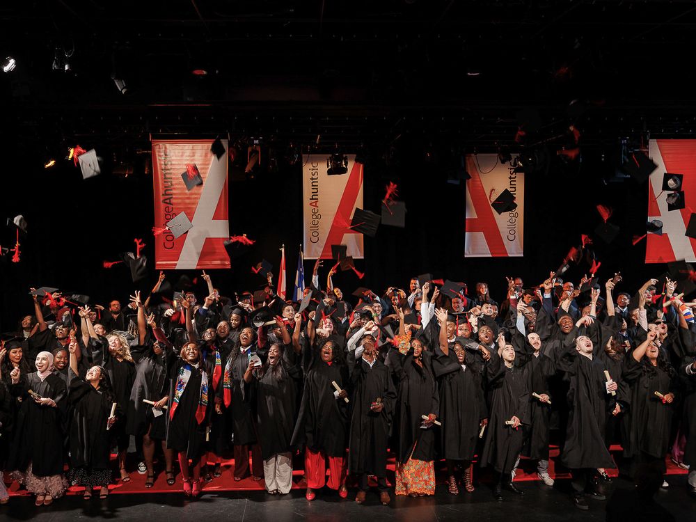 Best graduation photographer in Montreal for university students
