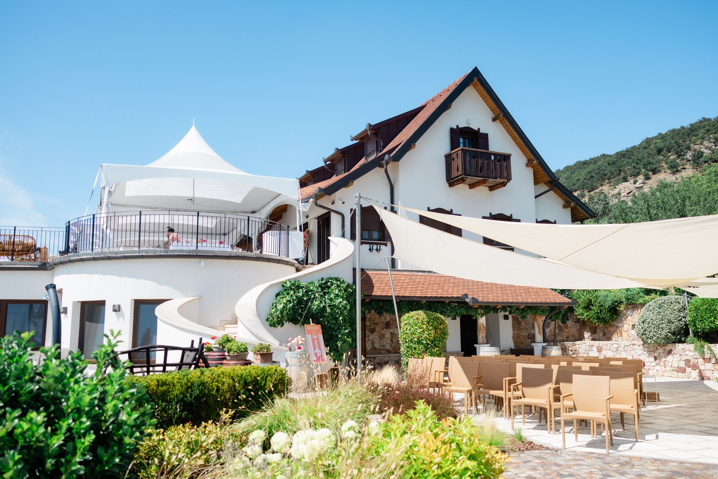 PiciSzívem wedding, Lake Balaton wedding venue - Brigi & Mario's real wedding