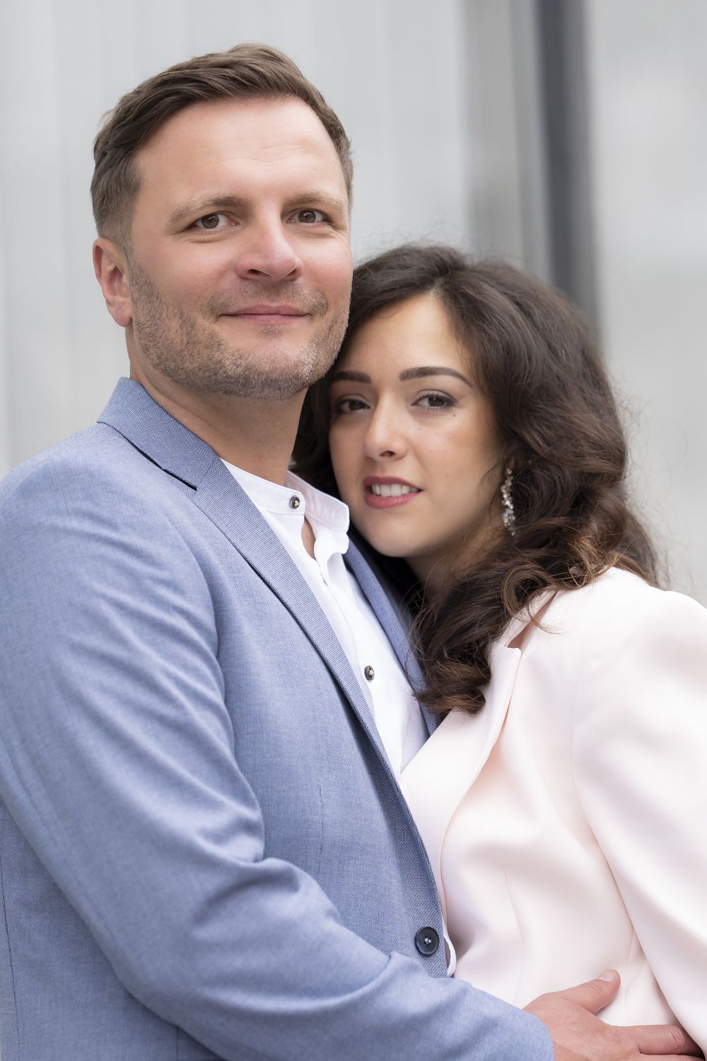 Brautpaar in eleganter Kleidung beim Paarshooting – Hochzeitsfotograf Siegen Angelo Vella