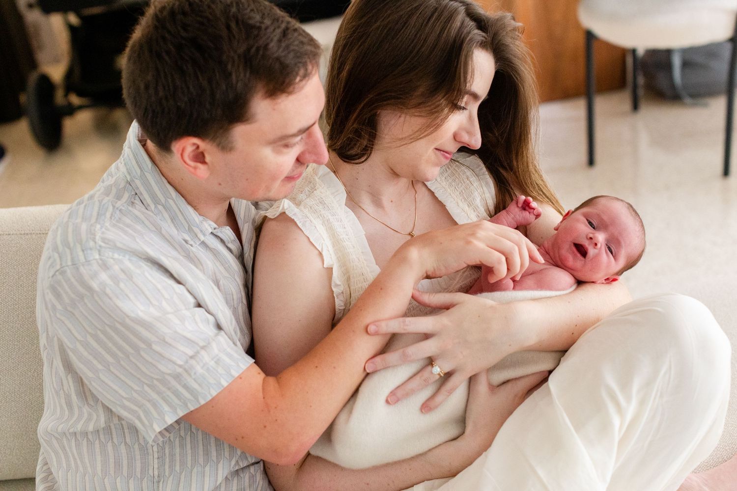 Portrait of a father, mother and newborn. In-home lifestyle newborn session in Guaynabo, Puerto Rico.