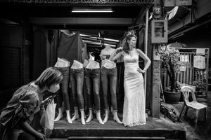 Creatieve trouwfoto in Thailand door Bart Boodts, destination wedding fotograaf gespecialiseerd in elopement fotografie wereldwijd