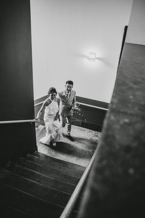 Trouwfotograaf Bart Boodts legt stijlvol bruidspaar vast in Hemiksem, reportage in tijdloze sfeer.