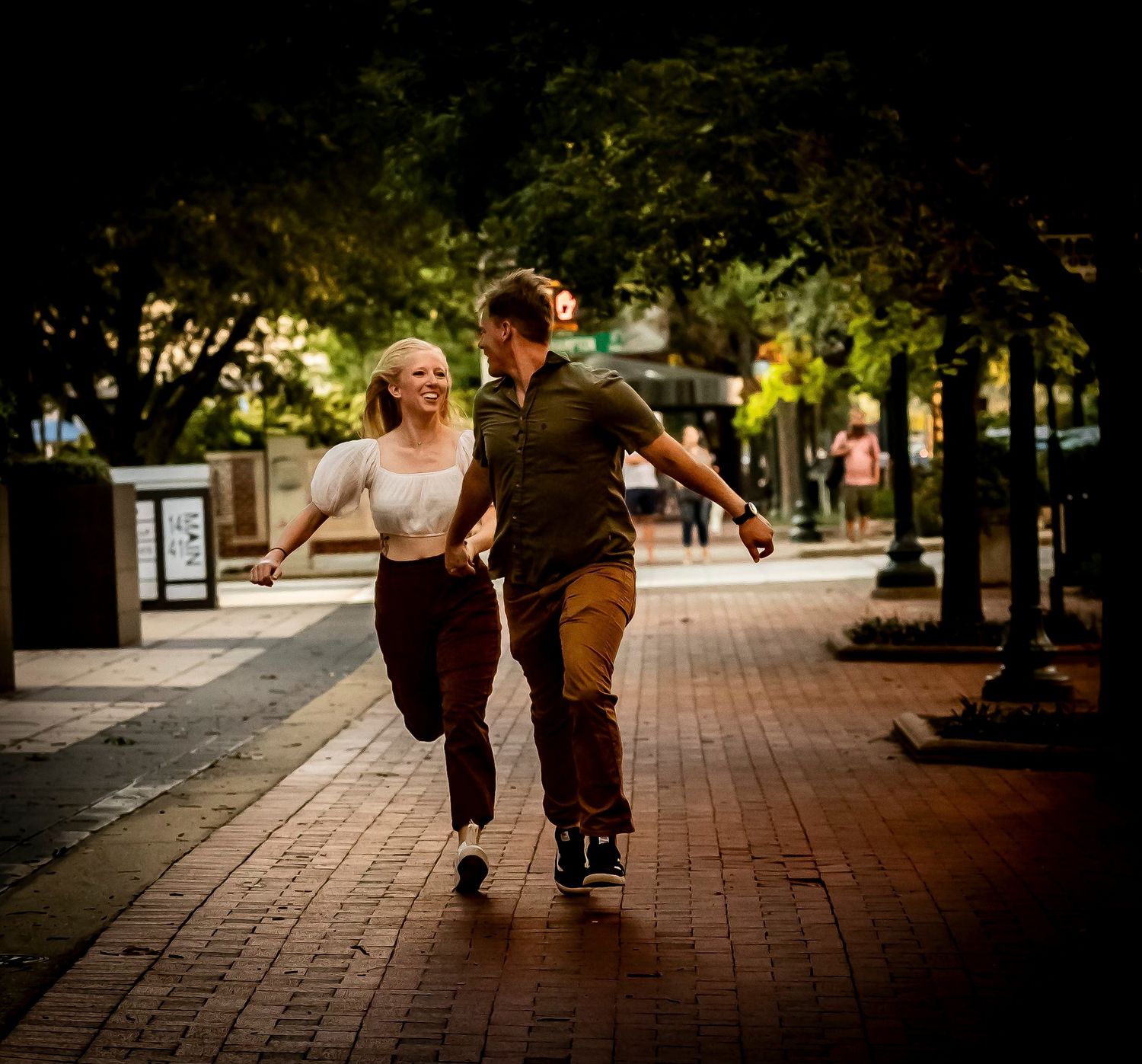 MASON JAR PHOTOGRAPHY SPECIALIZES IN COUPLES UNIQUE SESSIONS, AND SPECIAL MOMENTS WITH A CANDID FOCUS.