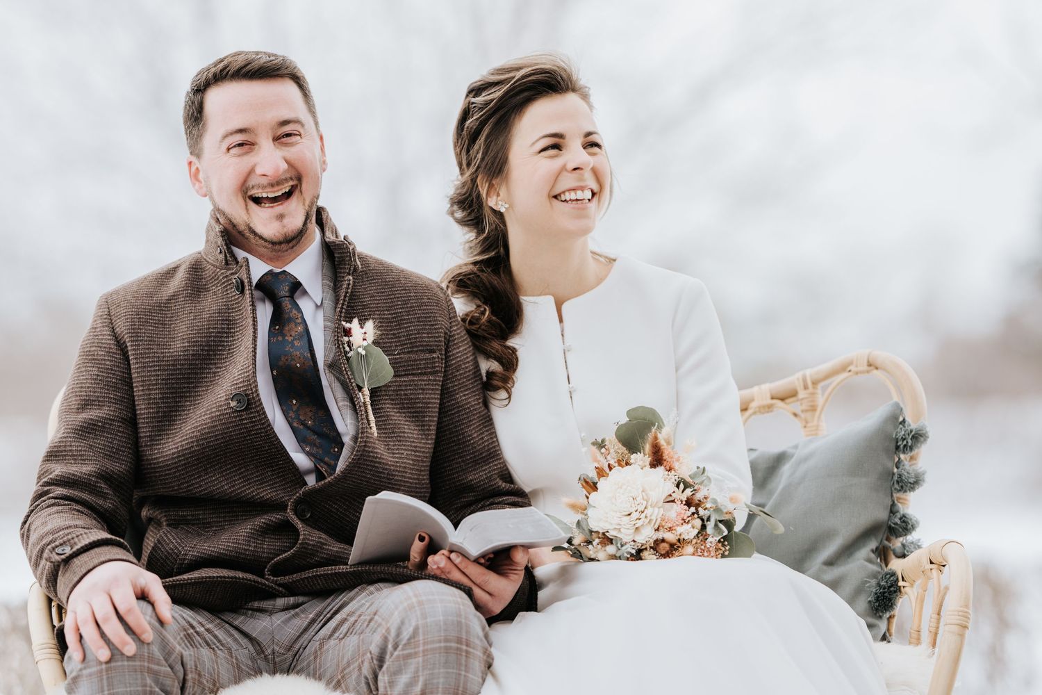 Photographe de mariage de luxe à Montréal racontant une histoire visuelle. Elopement chic à Montréal en décor naturel.