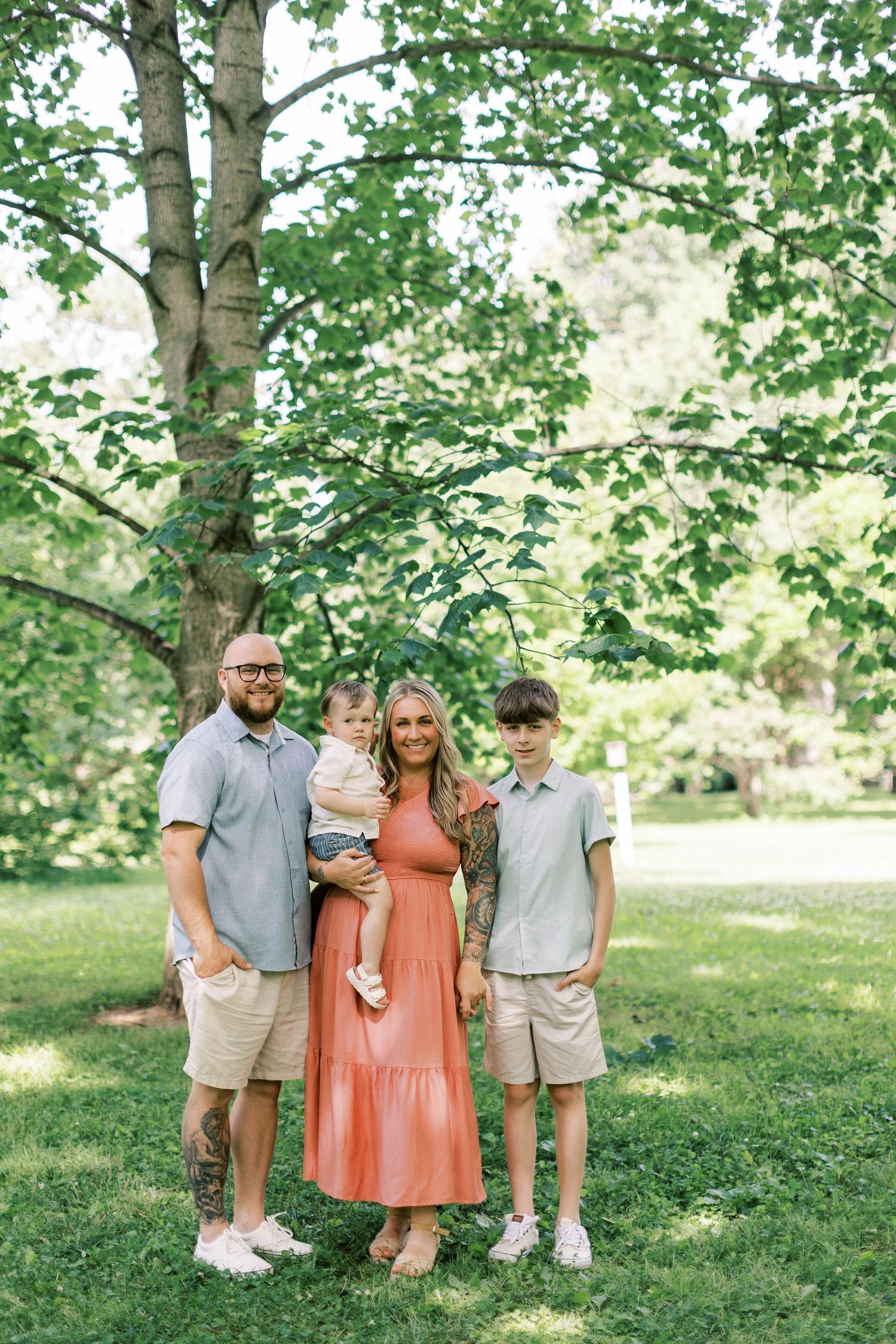 Cleveland photographer specializing in family photos.