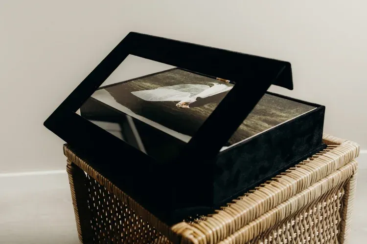 Produktbilde av Clamshell Window Bildeboks fra QT Albums.