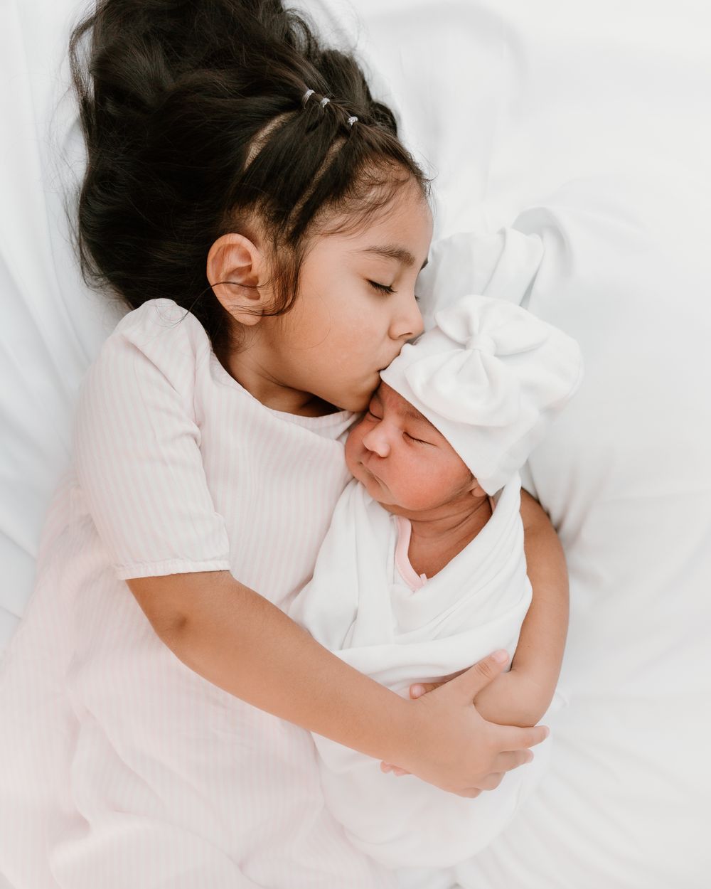Sibling picture with new baby during fresh 48 session in  Tyler Tx hospital
