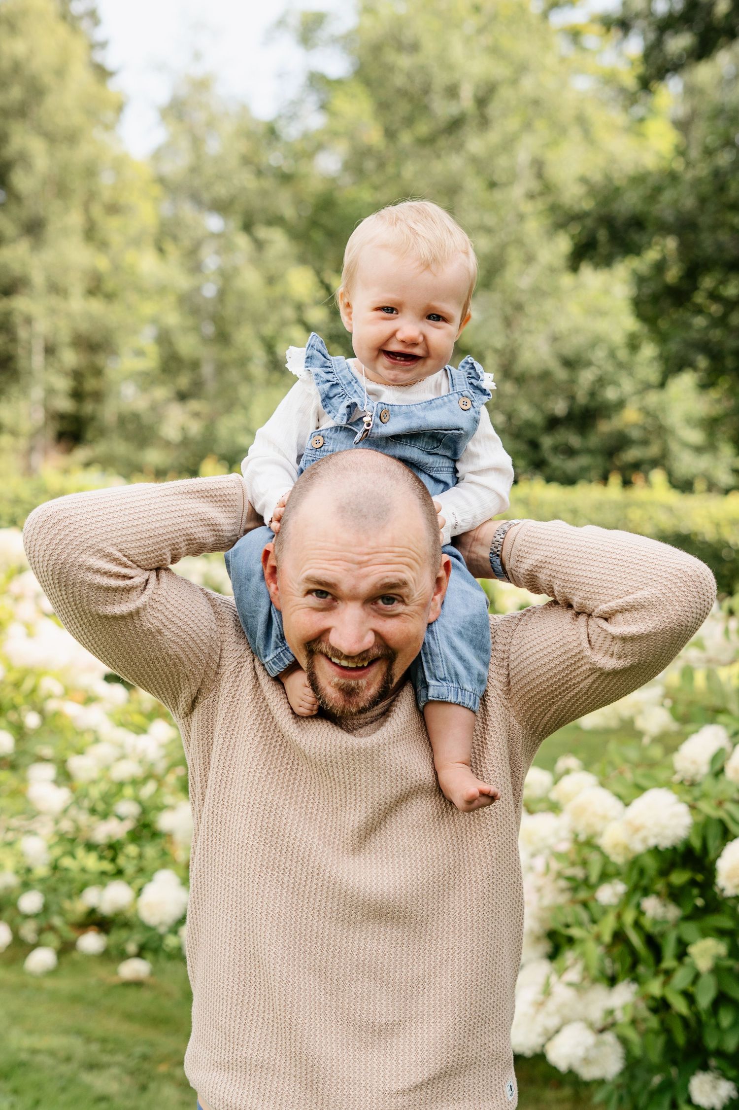 En pappa och hans dotter delar ett roligt minne i Högbo