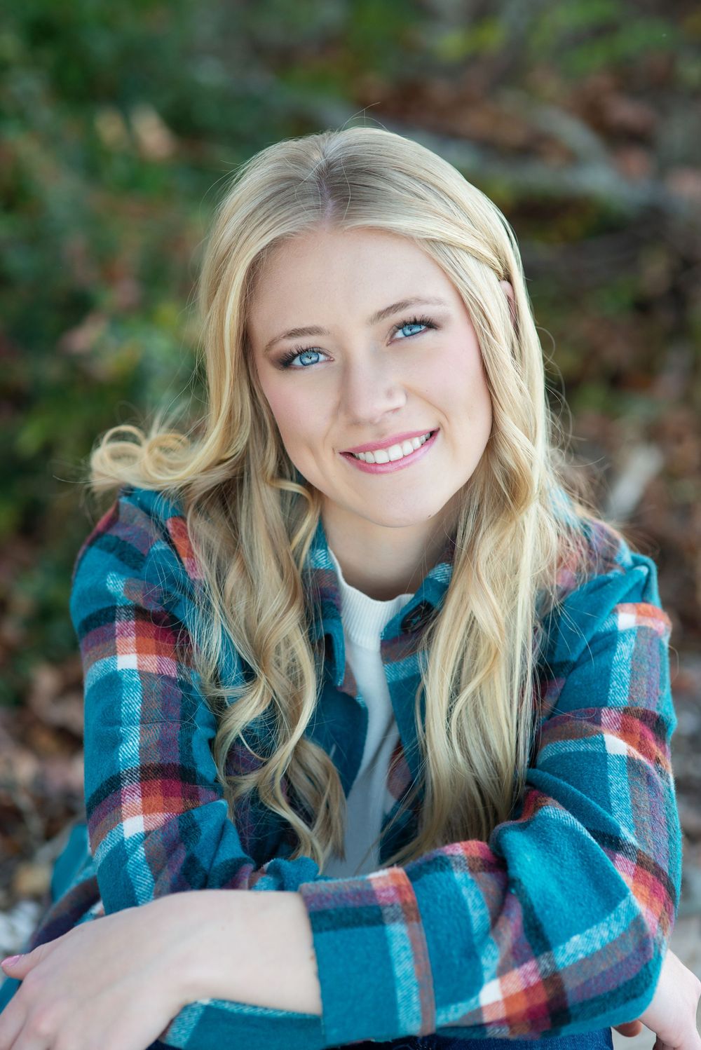 High school senior portrait in an outdoor setting